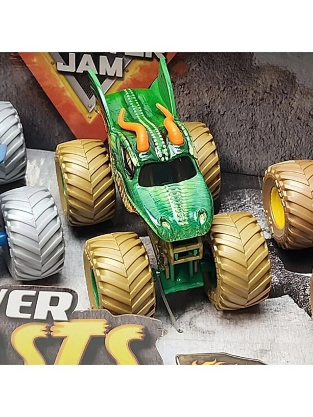 Monster Jam Trucks Hot Wheels Power Beasts 4 Pack Spin Master 1:64